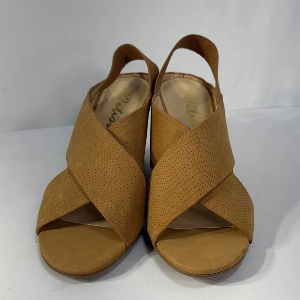 🥿 nwob Matisse Harlow Tan Perforated Wedge Sandals